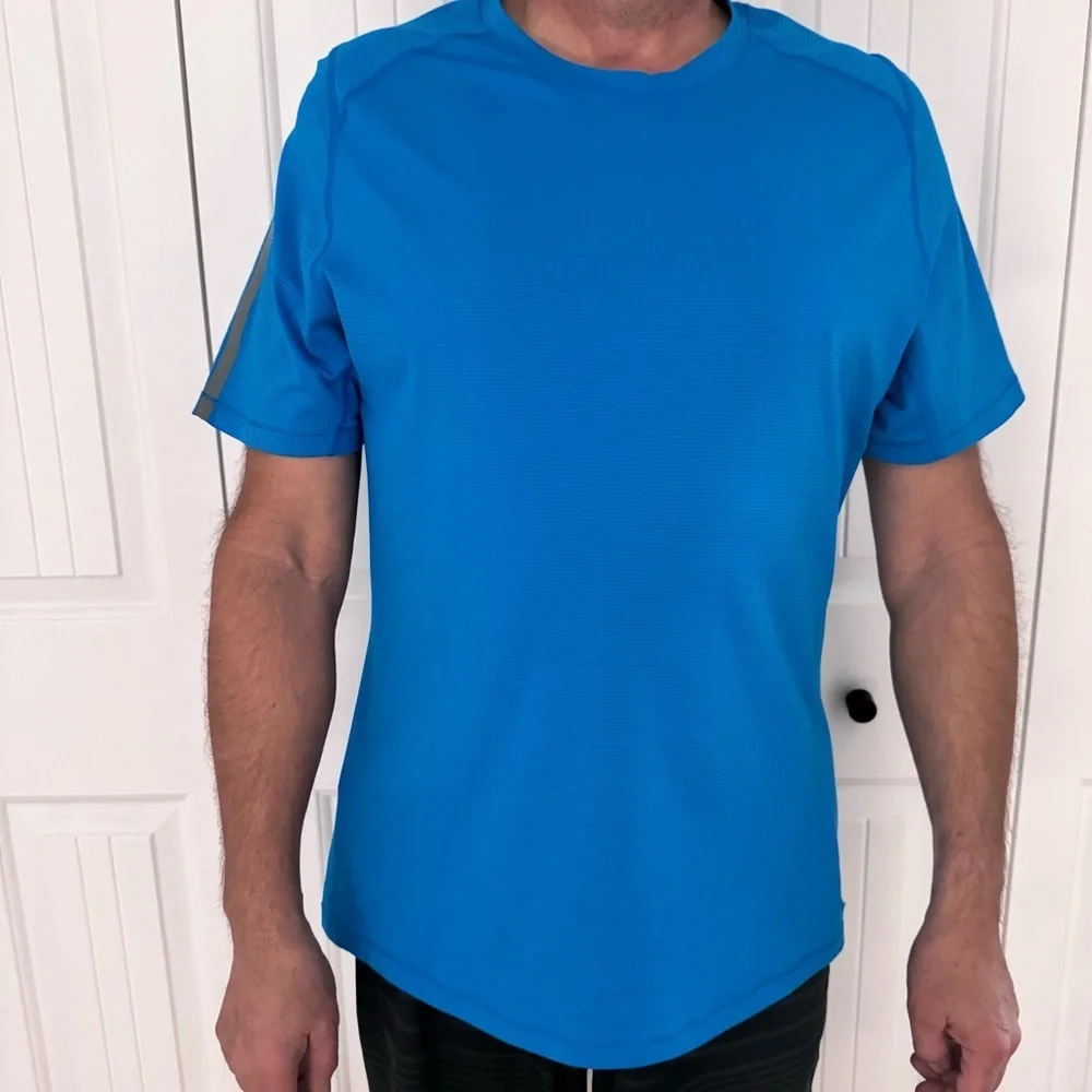 Lululemon Mens Short Sleeve Athletic Shirt Zip Back Pocket Blue Size Medium